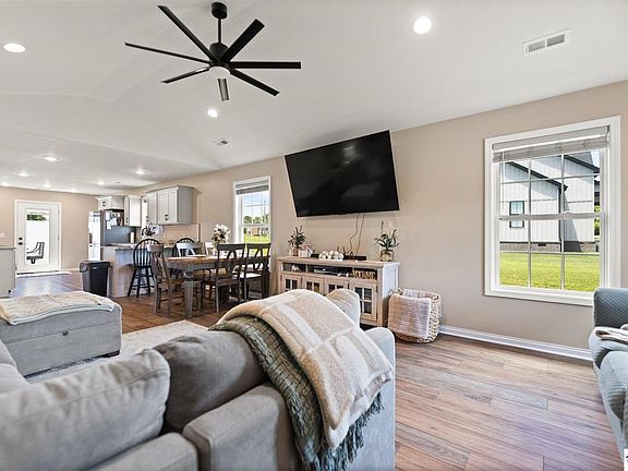3rd image of 103 Plumpurdy Dr