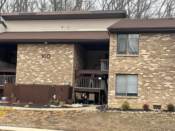 160 Cross Slope Court UNIT J, Manalapan, NJ 07726