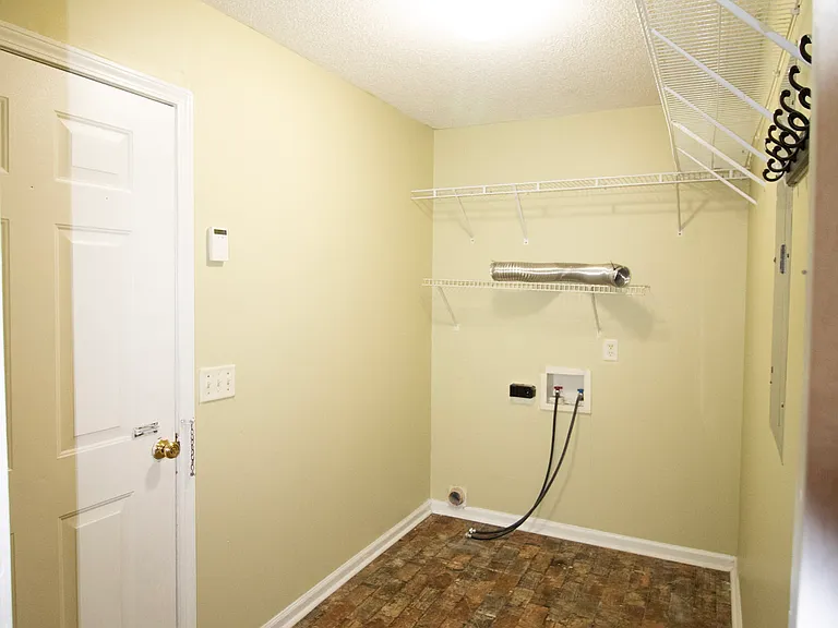 1103 Wigwam Ct — Photo 9