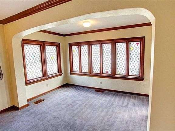 3rd image of 220 Oak Knoll Dr