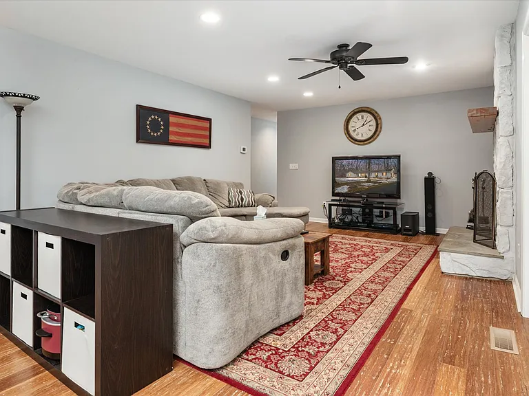 8953 Treesdale Dr — Photo 7