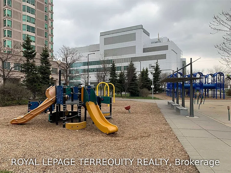 36 Lee Centre Dr #Townhouse 108 — Photo 12