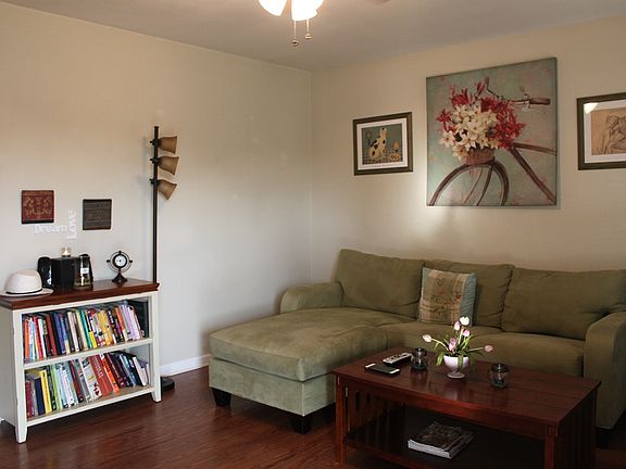 3rd image of 124 Elaine Dr