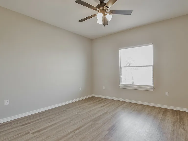 1313 Corpus Ave #B — Photo 25