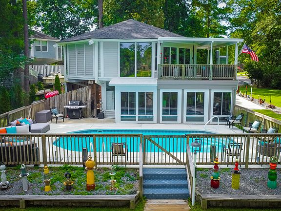 2nd image of 210 Gangplank Road