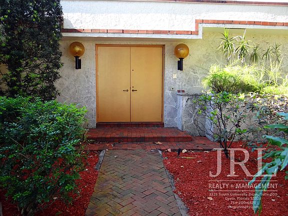 5th image of 8941 S Lake Dasha Dr