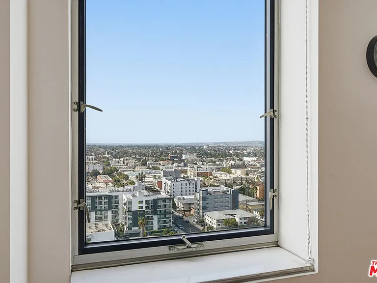 3810 Wilshire Blvd #1609 — Photo 5