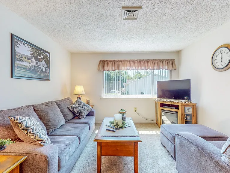 Horizon Ridge Apartments — Photo 10