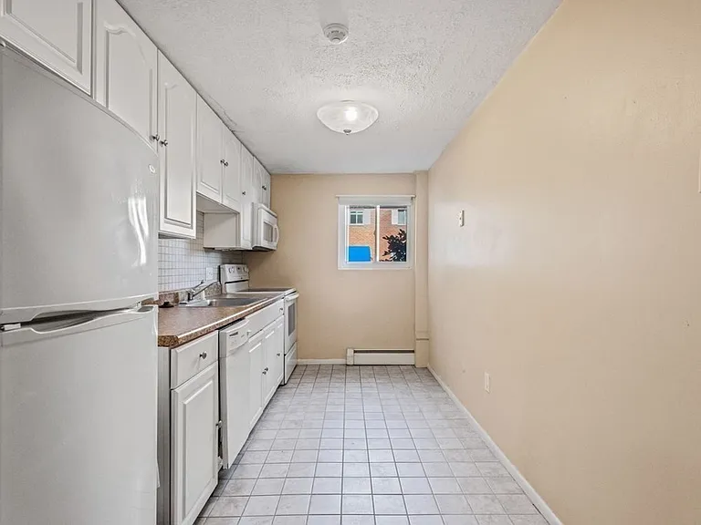 131 Creek St #5 — Photo 9