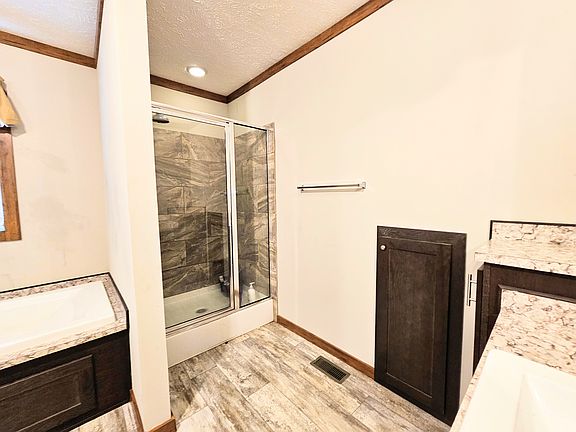4th image of 675 Winchester Dr