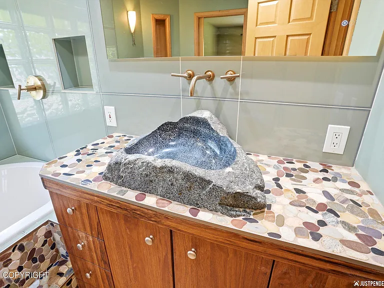 2100 Churchill Dr — Photo 42