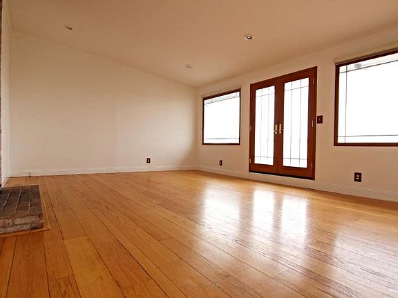 3rd image of 32 Burlwood Dr