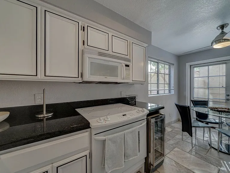 6141 N 28th Pl — Photo 11