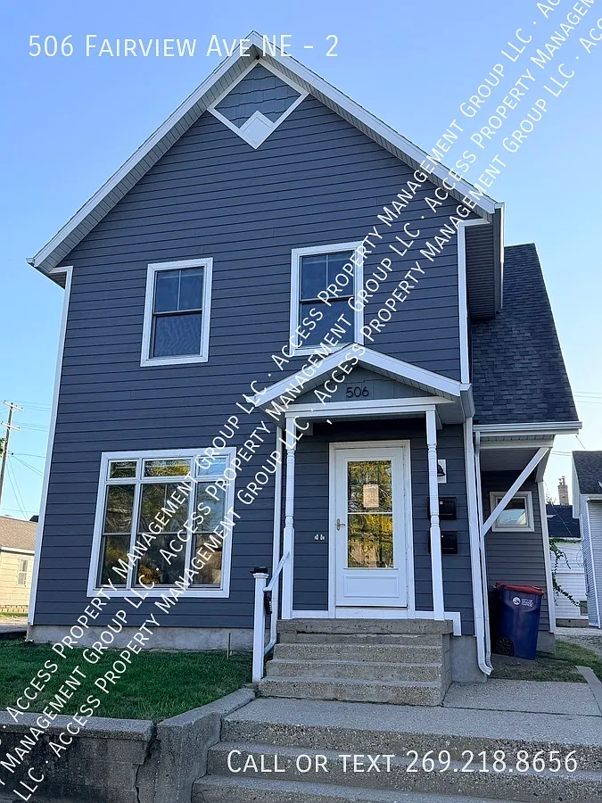 Updated 3 Bedroom Duplex By Hospital — Photo 1