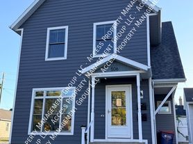 506 Fairview Ave NE