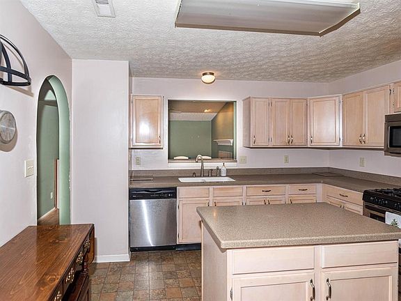 2nd image of 629 Washington Cove Way