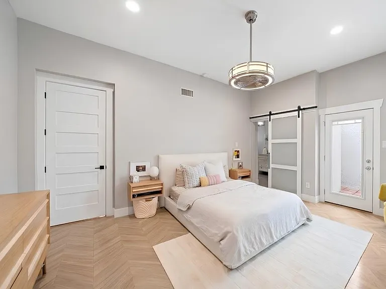 705 Usener St #B — Photo 10