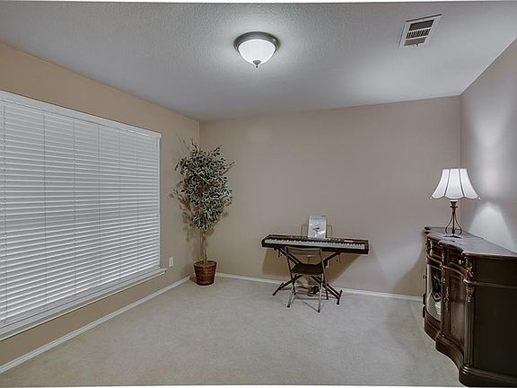 5th image of 3933 Willow Bend Dr