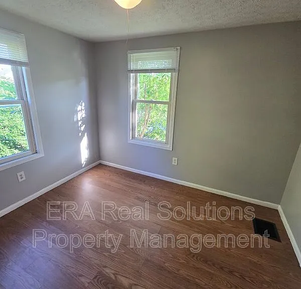 839 S Ogden Ave — Photo 12