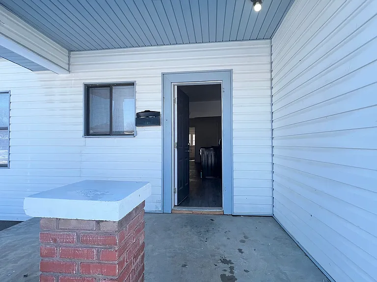 807 W Ragan St — Photo 3