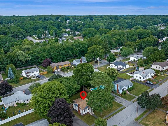 2nd image of 15 Edythe Ln
