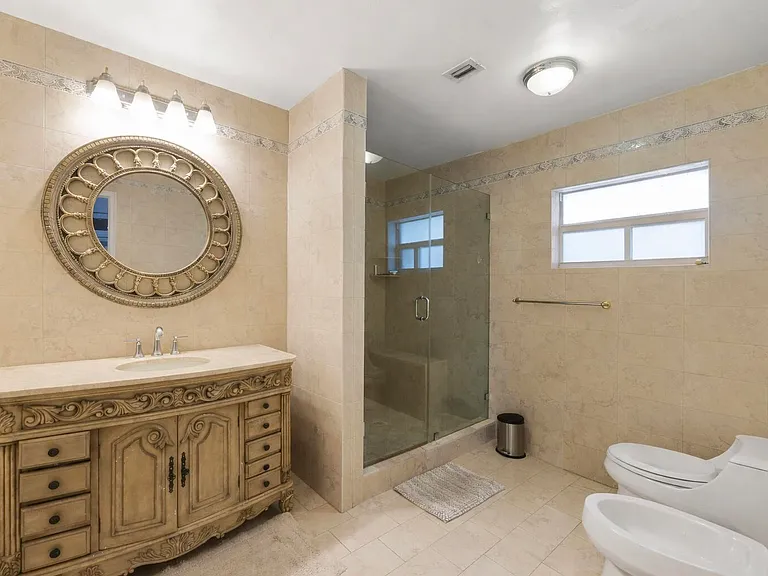 5701 SW 136th St — Photo 14