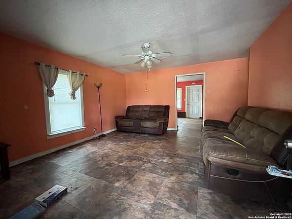 2nd image of 134 MESQUITE LN