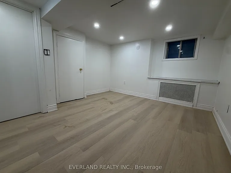 247 Belgravia Ave #LOWER — Photo 7