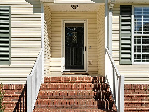4th image of 2680 Rhody Dr