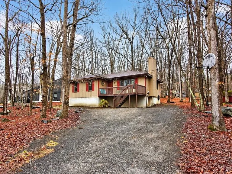 244 Canterbury Rd — Photo 1