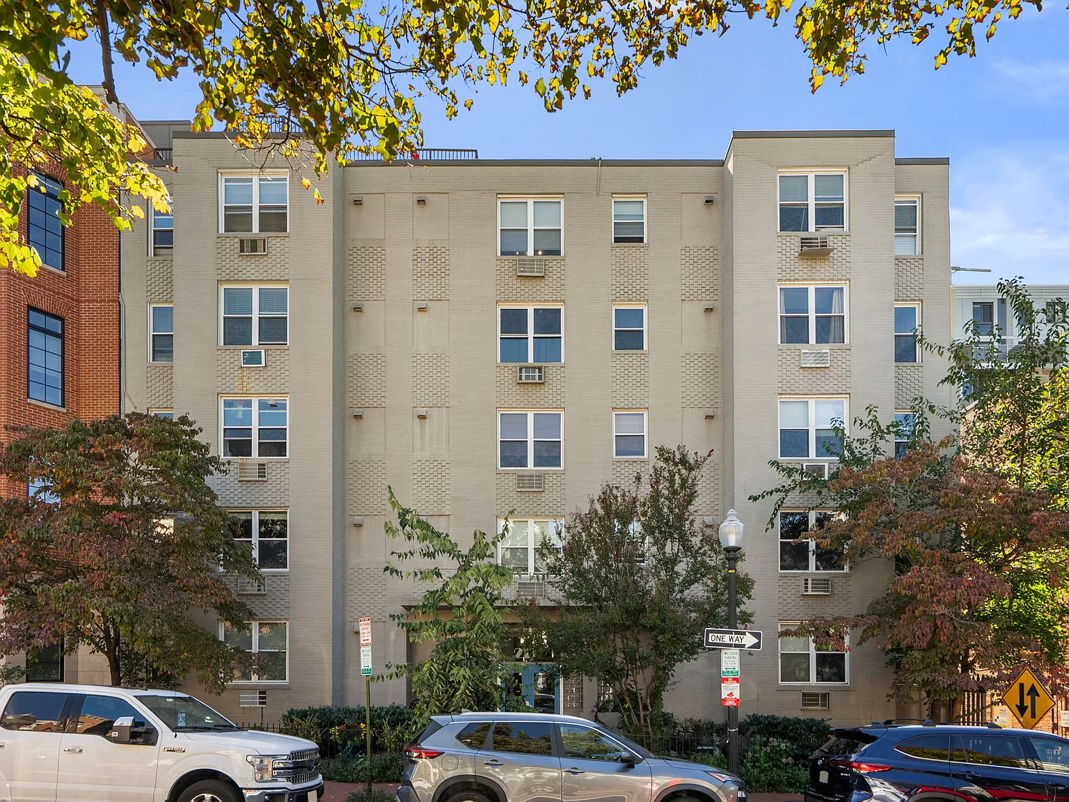 Studio, 408 sqft, $2,100 — Photo 4