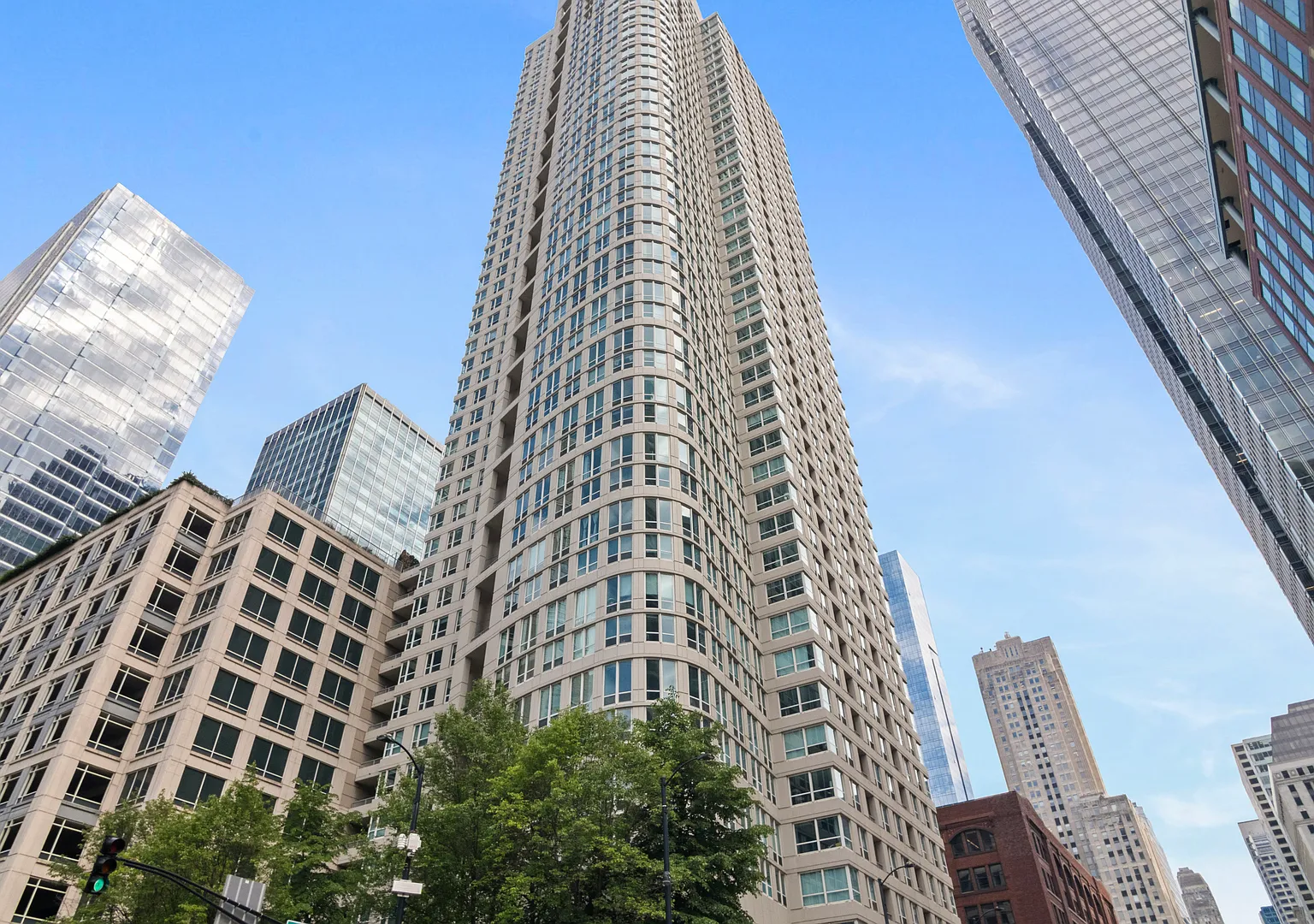 1 bed, 880 sqft, $2,600 — Photo 1