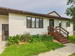 408 6th Ave SW, Warroad, MN 56763