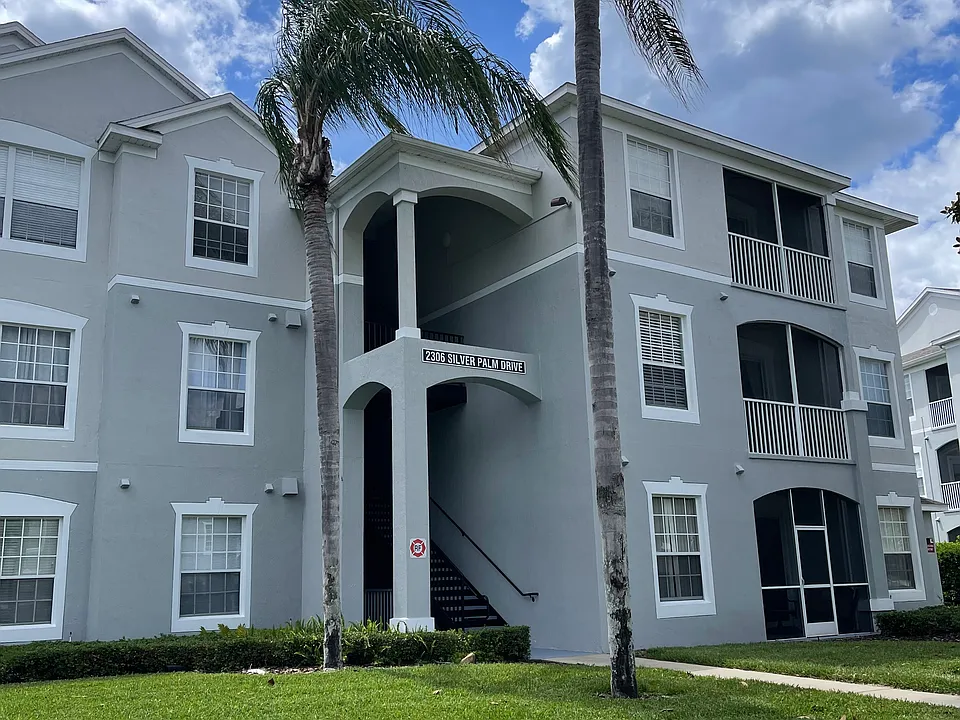 2306 Silver Palm Dr #105