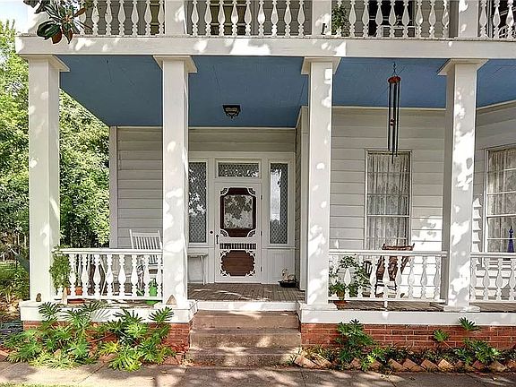 2nd image of 203 Ramona St