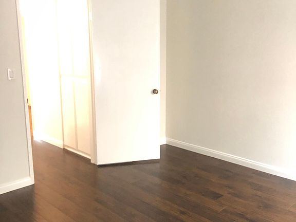 3rd image of 1606 S Barrington Ave APT 2