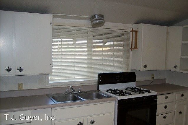 2nd image of 405 Girard St