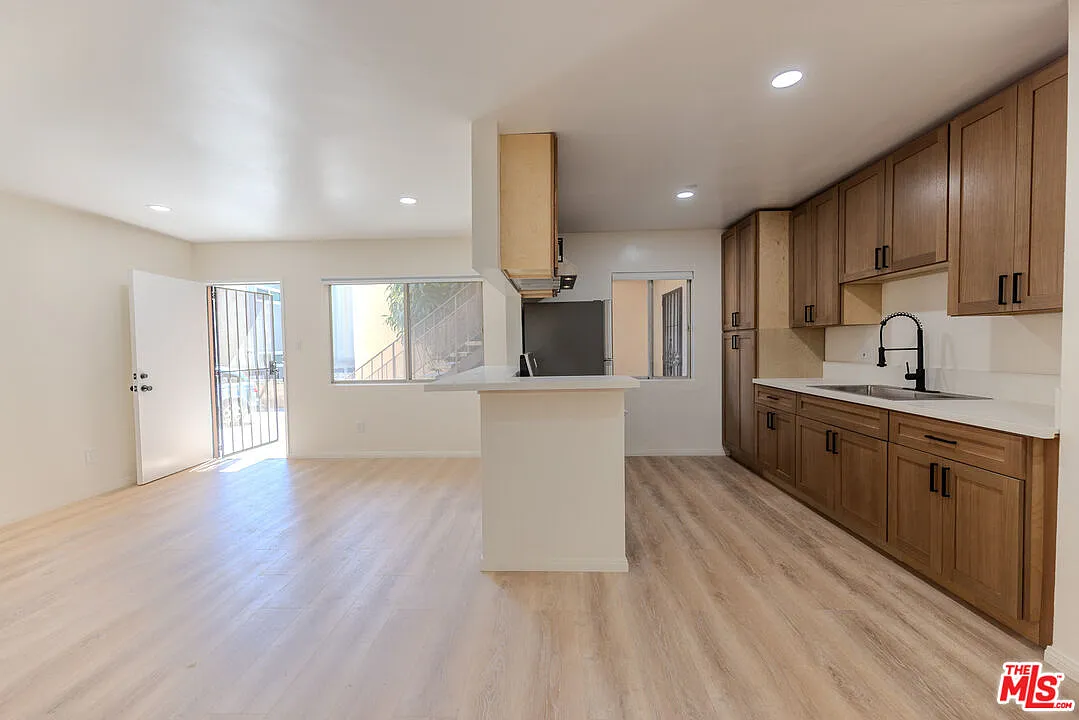 2 bed, 1.0 bath, 1000 sqft, $2,950 — Photo 1