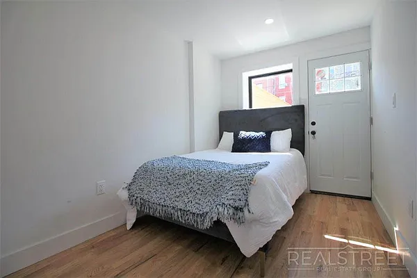 Rented by Real Street Inc | media 37