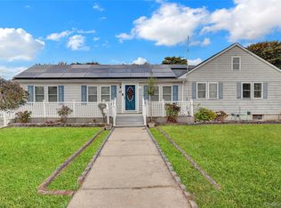 89 Marie St, Lindenhurst, NY 11757