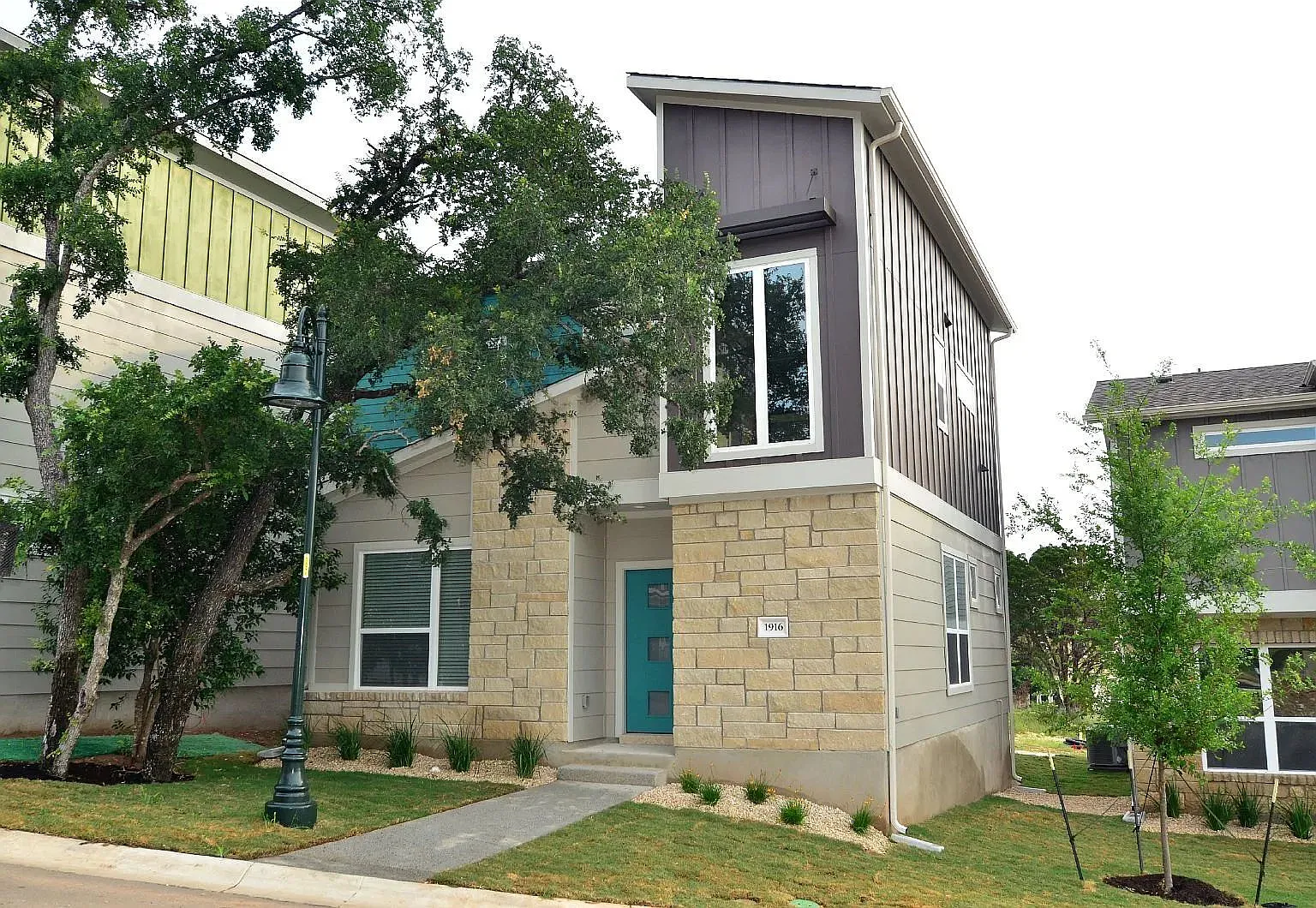 3 bed, 3.0 bath, 1667 sqft, $2,350 — Photo 1
