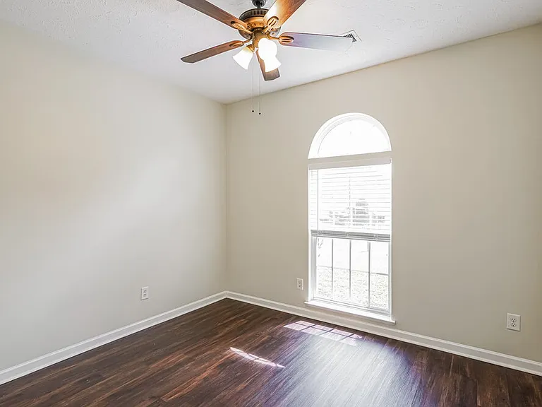 130 Megan St — Photo 14