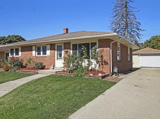 826 Montclair Dr, Racine, WI 53402