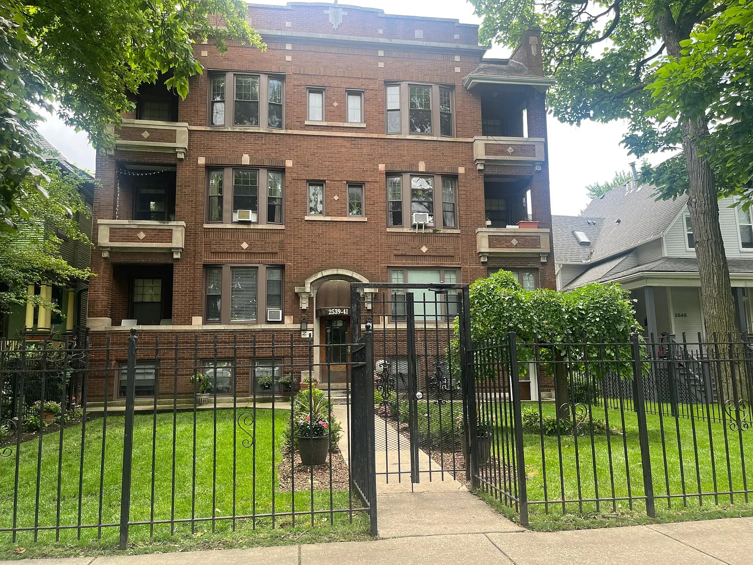 2539 W Logan Blvd — Photo 3