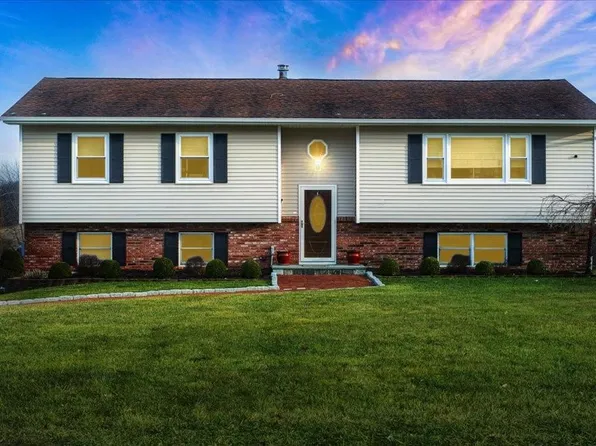 11 Four Winds Drive, Poughkeepsie, NY 12603