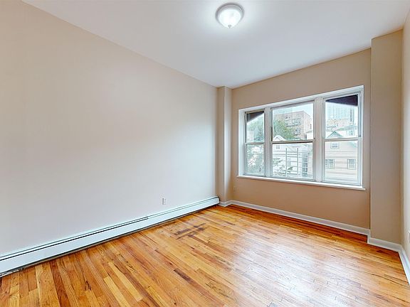 3rd image of 91 Romaine Ave APT 6