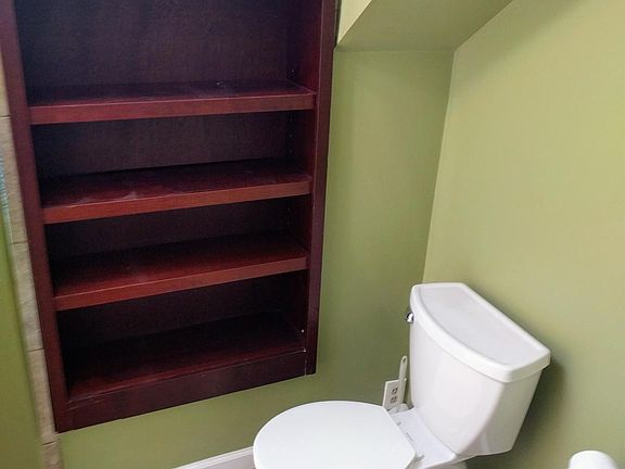 3rd image of 301 Riverdale Dr APT 8