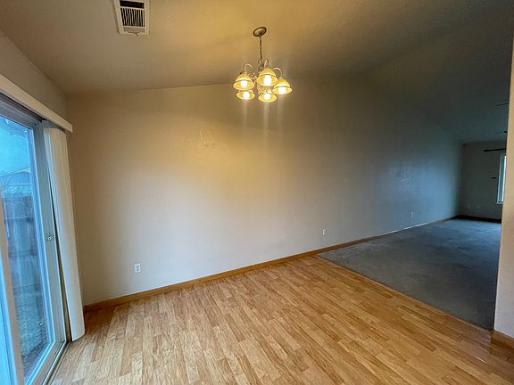 5th image of 1670 Oakdale Dr