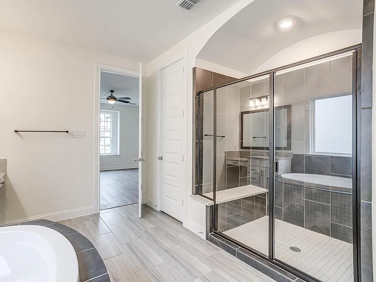 9836 Derbyshire Dr — Photo 47