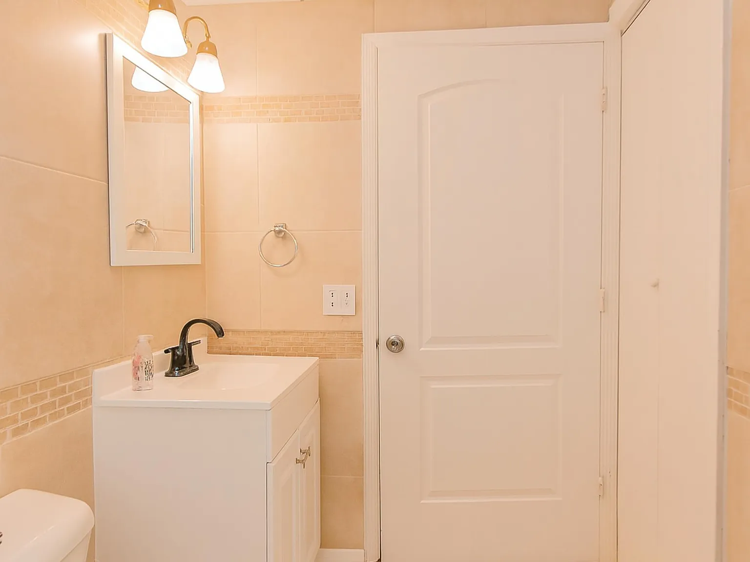 4 bed, 2.0 bath, 1440 sqft, $1,139 — Photo 3
